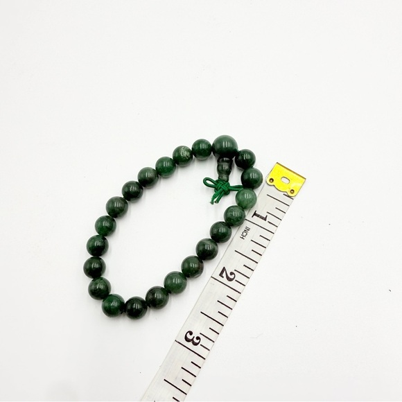 Elegant Green Nephrite Jade Bead Bracelet - Picture 8 of 8